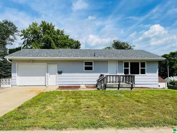 2210 S Cleveland St, Sioux City, IA 51106
