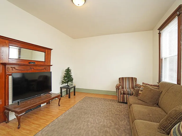 2374 Fairview Ave #2 — Photo 5