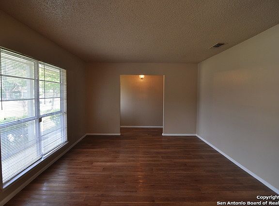 2nd image of 7122 Walnut Trce
