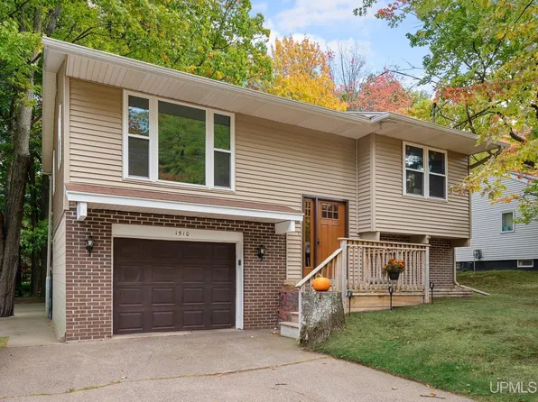 1510 Woodland Ave, Marquette, MI 49855