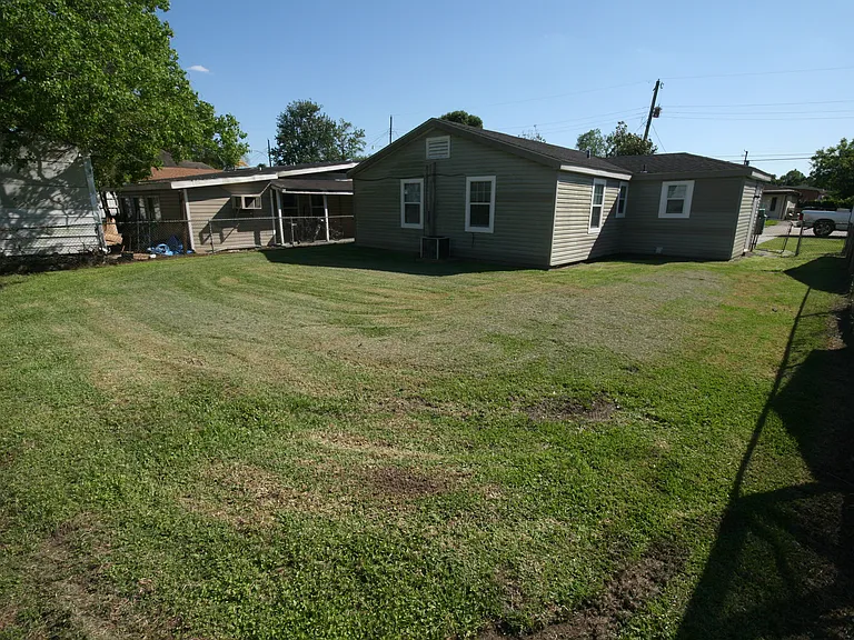 2705 Rose Dr — Photo 14