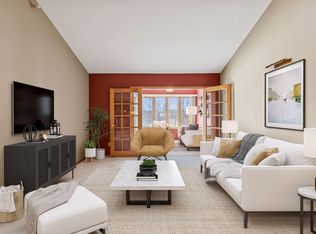 5550 Nathan Ln N APT 1, Plymouth, MN 55442