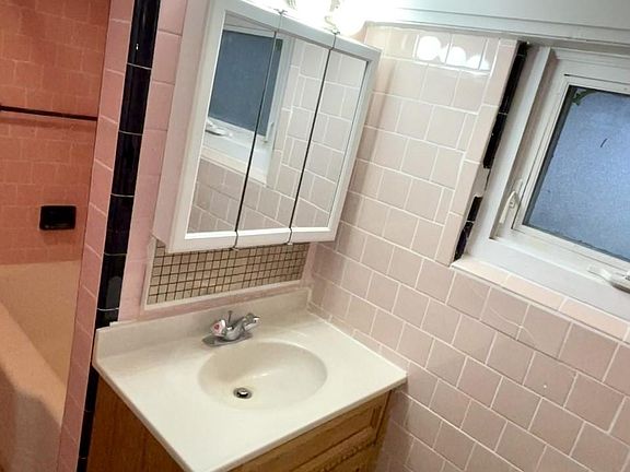 4th image of 66 Winthrop Shore Dr APT 2