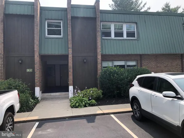 421 Meadowview Ln #421, Mont Clare, PA 19453