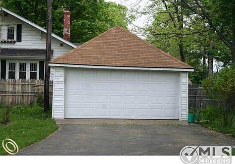 250 Grove Garage.JPG