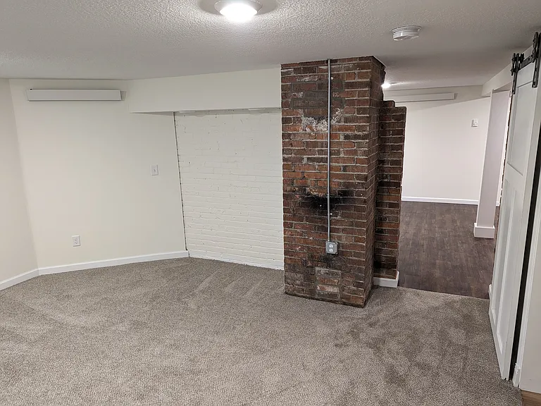 211 Oak St S #3 — Photo 11