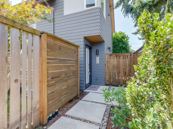 4330 SE Madison St Unit B, Portland, OR 97215