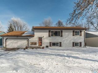 1900 S Shellynn Dr, Sioux Falls, SD 57103