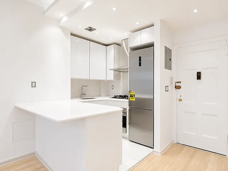 145 W 58th St #11M — Photo 7