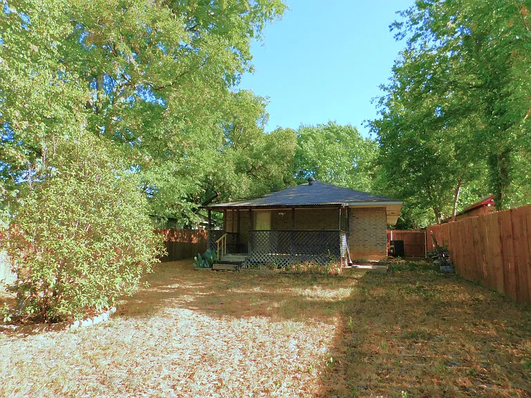 1114 E Mulberry St — Photo 25