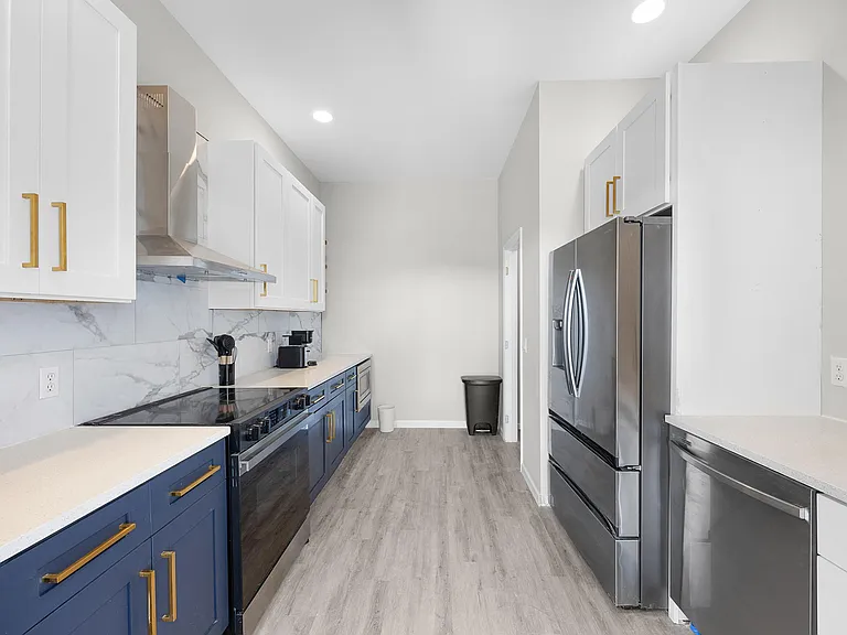 NW 15th Ln — Photo 7