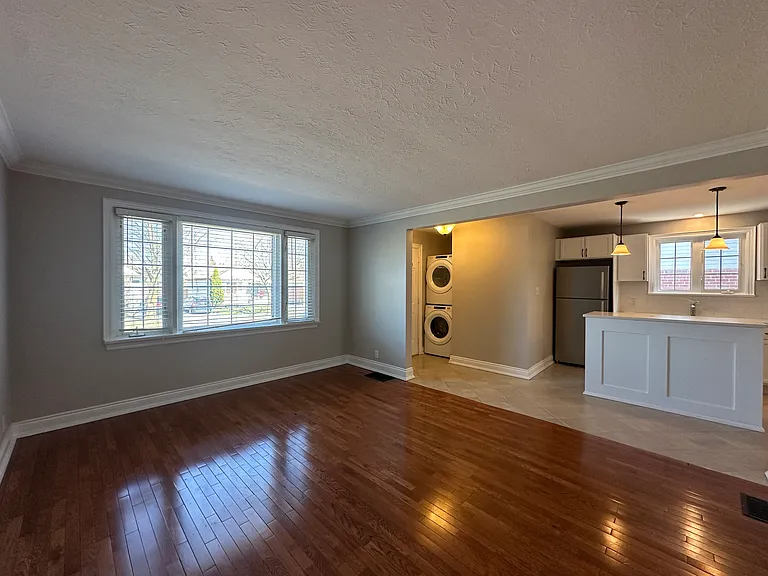 190 Highland Ave — Photo 4