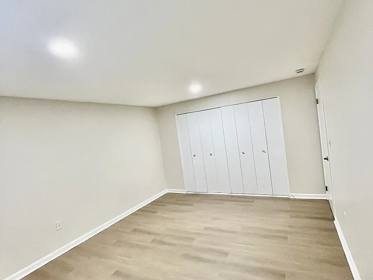 Fernwood Apartments — Photo 3