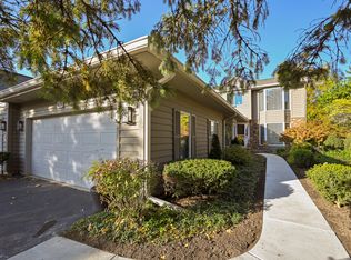 828 Saddlewood Dr, Glen Ellyn, IL 60137