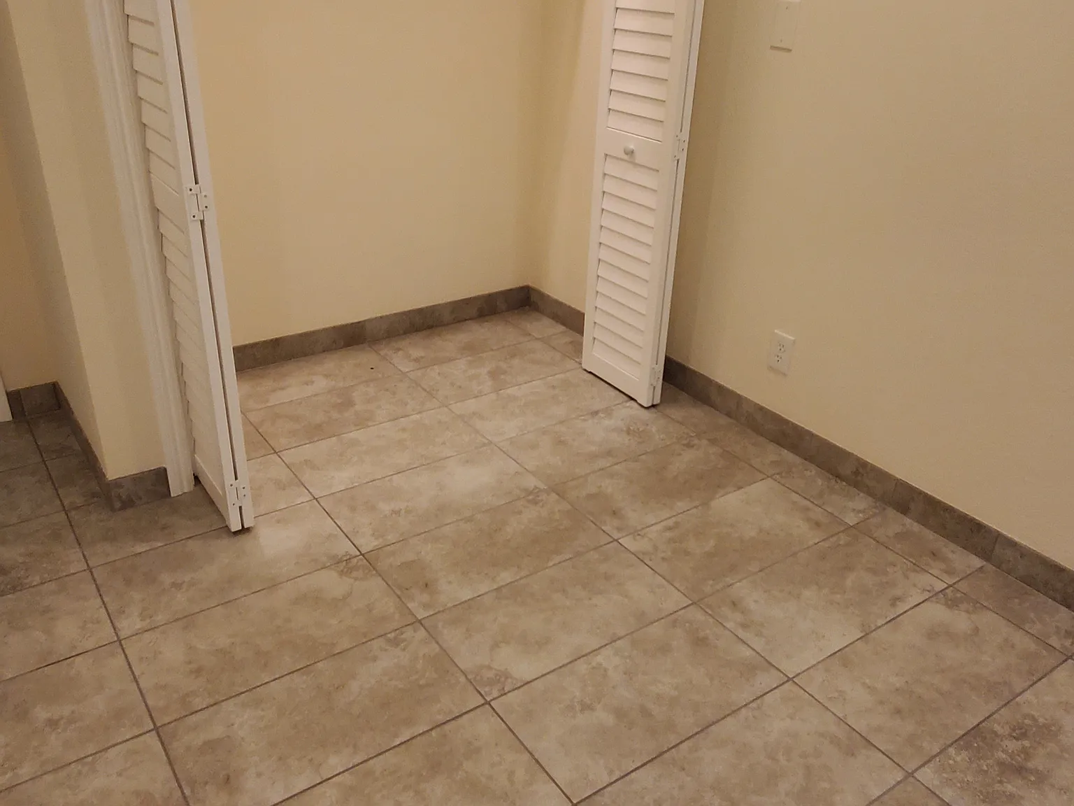 3 bed, 1800 sqft, $850 — Photo 2