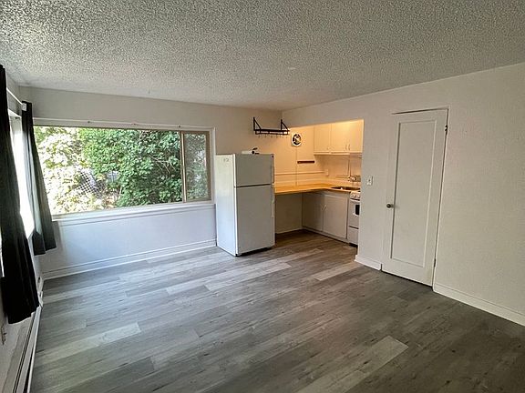 5th image of 2424 E Denny Way #208