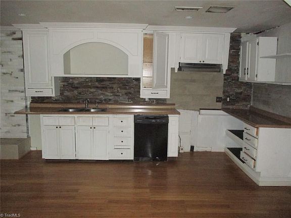 3rd image of 3210 Martin Ave