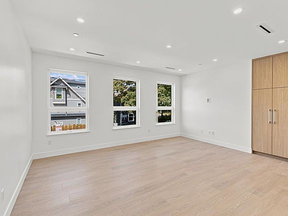 5th image of 4788 48b St