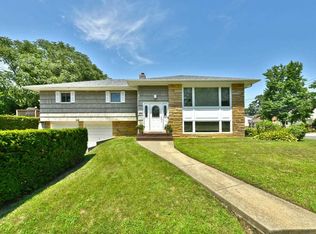 1673 Charles St, Merrick, NY 11566