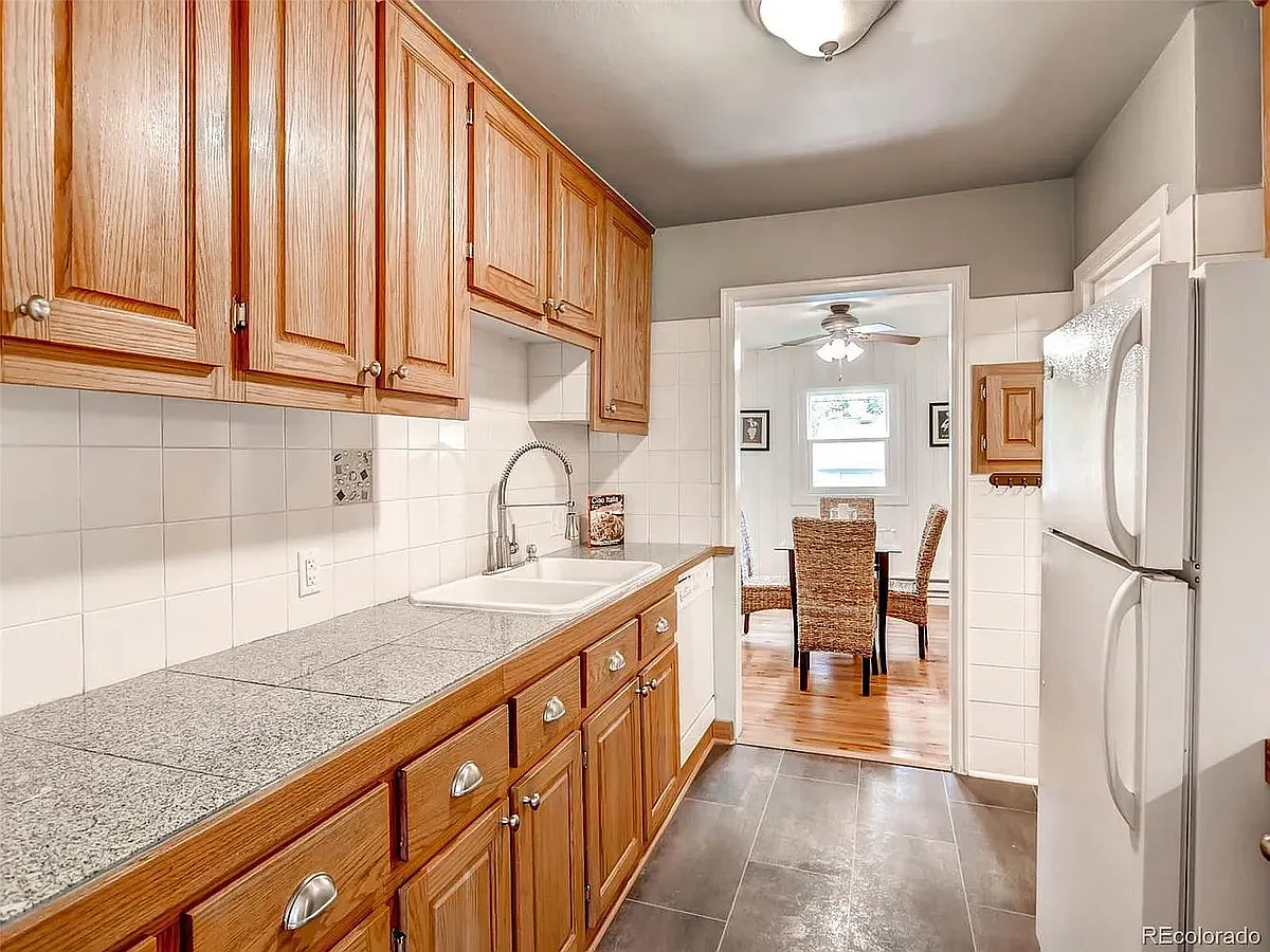 4 bed, 1.5 bath, 1510 sqft, $3,200 — Photo 2