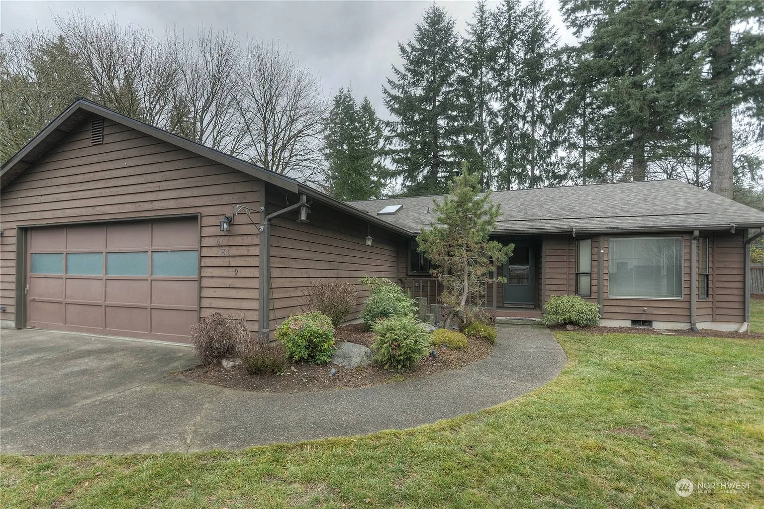 6819 Dena Court SE photo 1