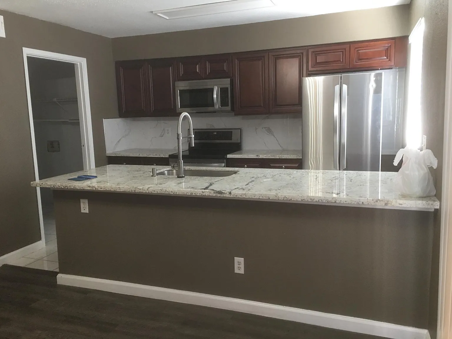 3901 Woodchase Dr — Photo 3