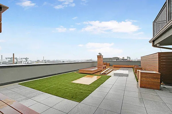 Rented by EXR | media 22