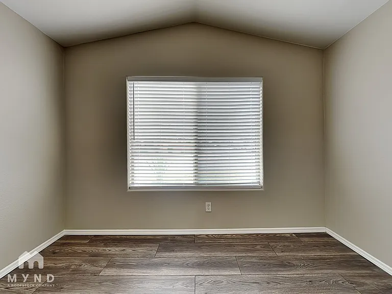 1034 E Saddle Way — Photo 4