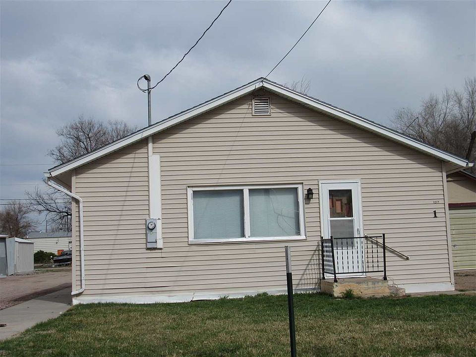 1st image of 1217 W C St