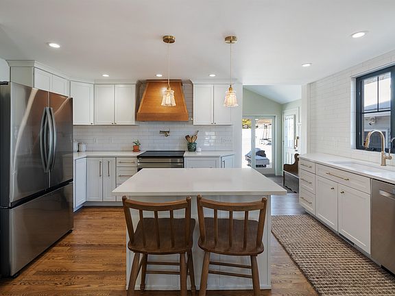 5th image of 26 Eayers Pond Road