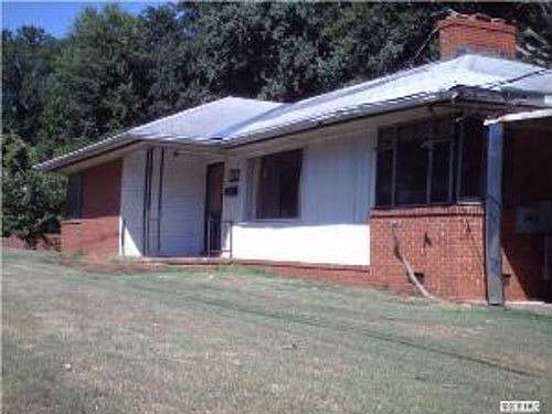 2nd image of 919 E Woodlawn Rd