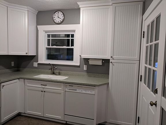 DW - Corian counter tops 