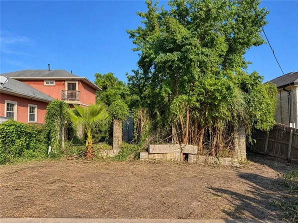 6427 Baccich St, New Orleans, LA 70122