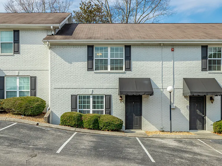 1109 Maple Tree Ln #1109 — Photo 3