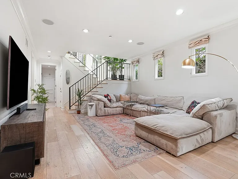 133 Hollister Ave — Photo 36