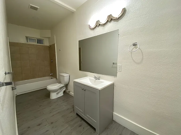 One Bedroom Apartment in Downtown Stockton — Photo 14