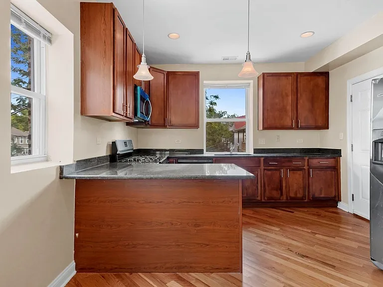 7211 N Damen Ave #2 — Photo 5