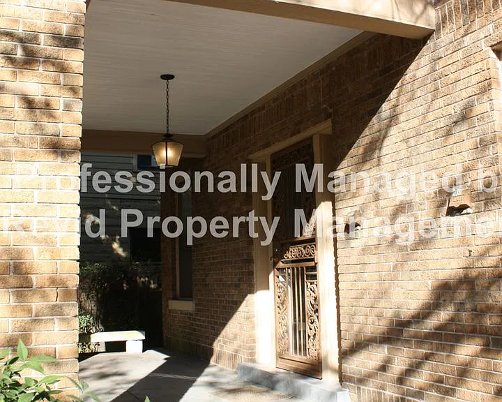Large 3 bedroom upstairs duplex! — Photo 14