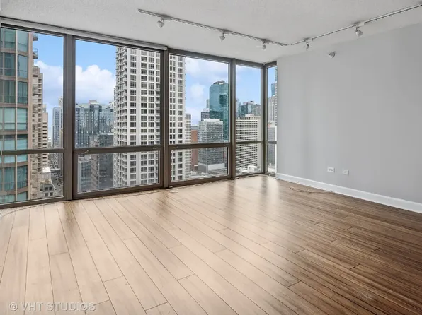 2 E Erie St, Chicago, IL