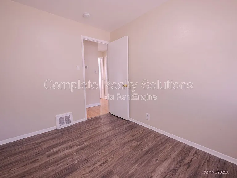 10200 Tappan Dr — Photo 15