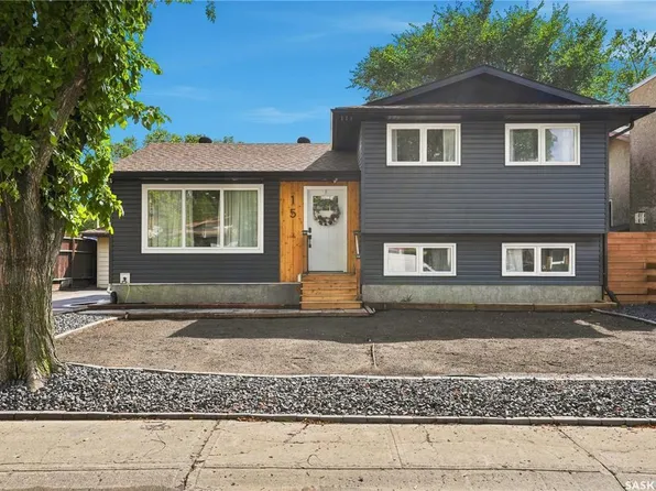 15 Rendek Cres, Regina, SK S4X 1H7