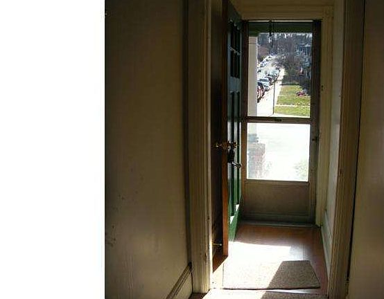 3rd image of 557 Olive St