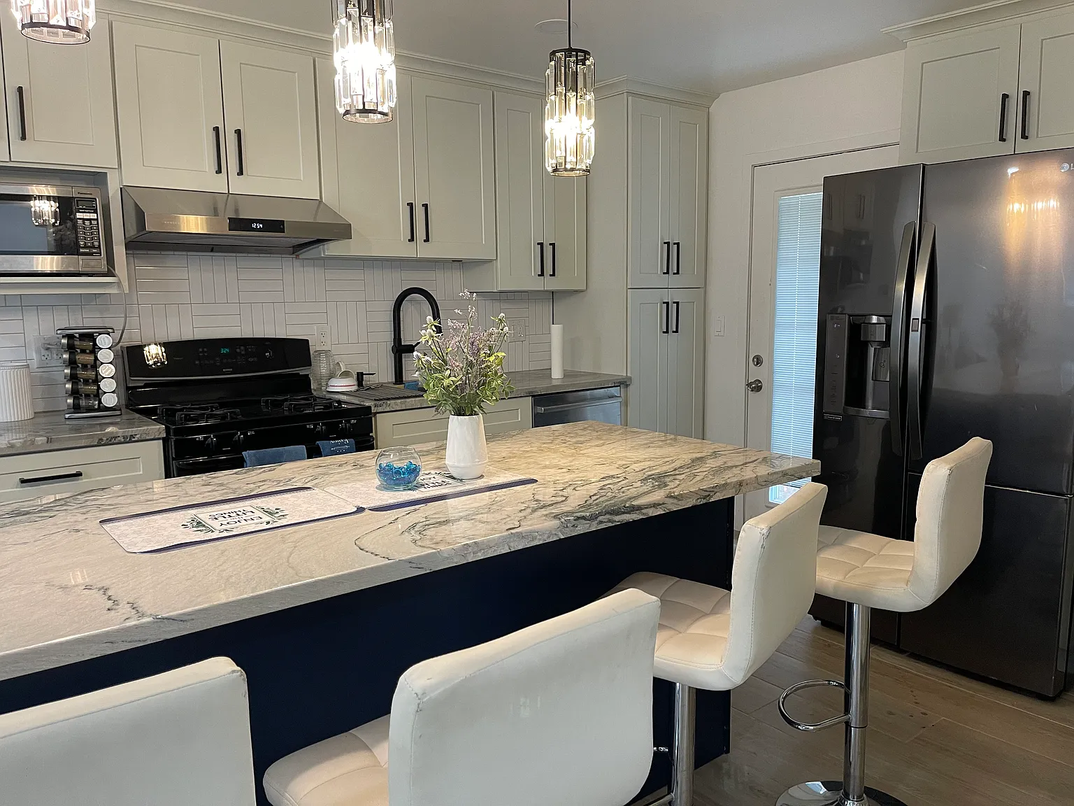 3 bed, 1600 sqft, $1,100 — Photo 2