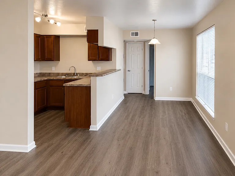 Willow Creek Apartments — Photo 30