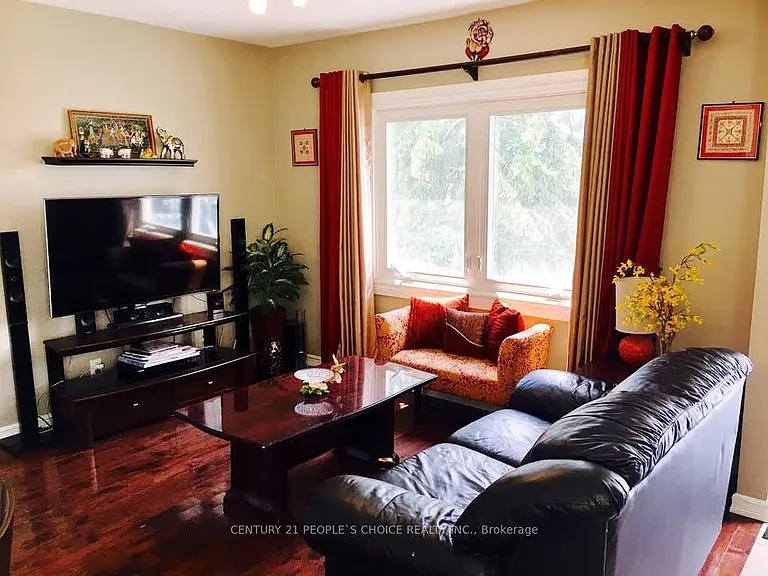 579 Northcliffe Blvd E — Photo 3