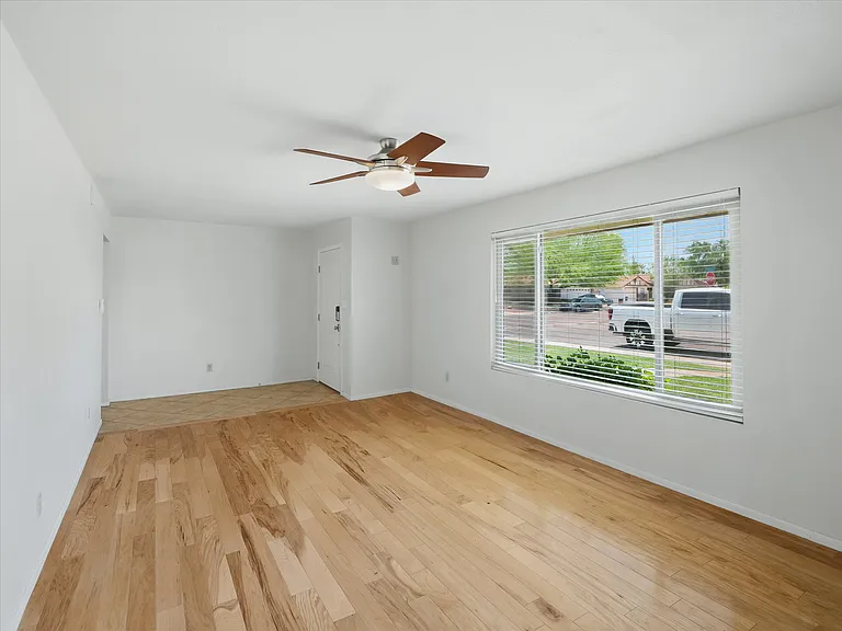 1306 W 12th St — Photo 11