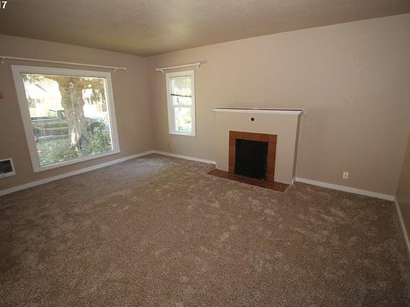 4th image of 180 Hoyt Ave
