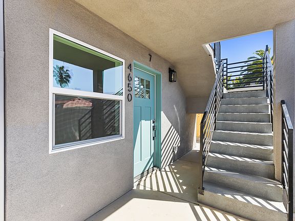 4th image of 4648 Point Loma Ave #1