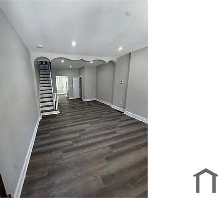 3 bed, 1300 sqft, $1,850 — Photo 1