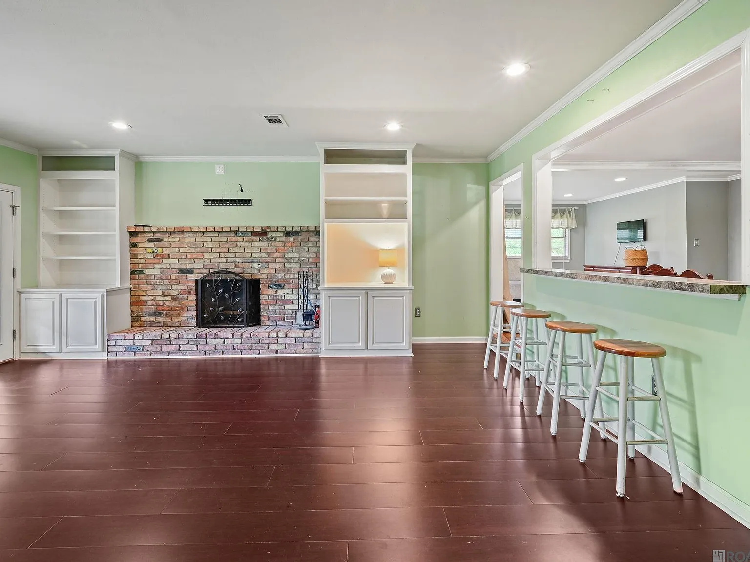 4 bed, 1987 sqft, $2,600 — Photo 2